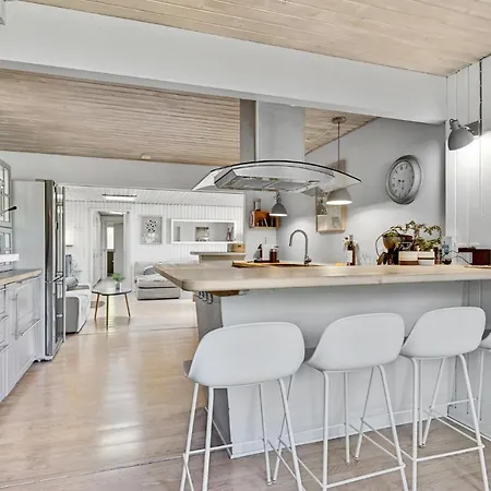 Gorgeous In With House A Panoramic View
